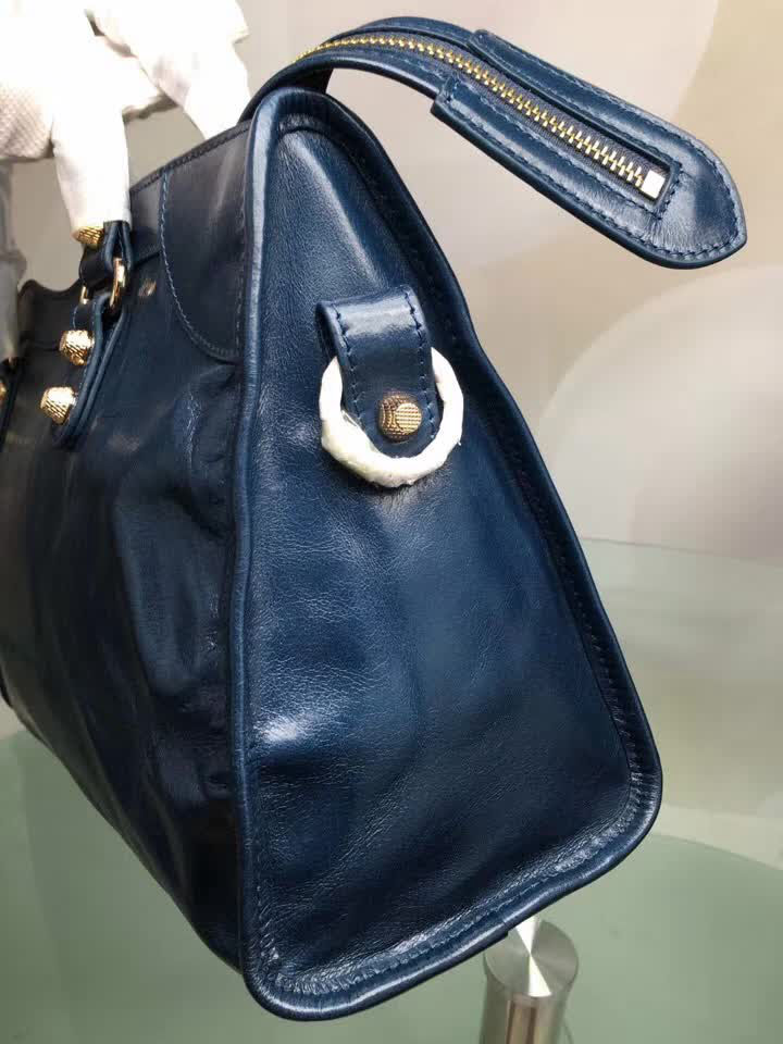 BALENCIAG巴黎世家 義大利進口 原版油蠟頭層牛皮 香皮小銀釘 時尚百搭 手提肩背斜挎包  BL1582